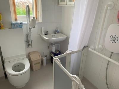 Bathroom level access shower