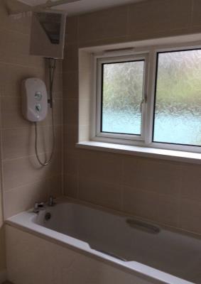 Bath with overhead shower2