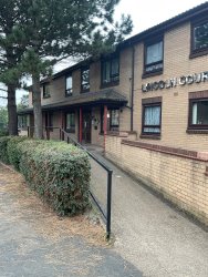 Front view of Lincoln Court